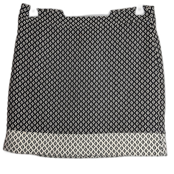 Women's LOFT | Black and White fresh fabric casualTweed Mini Skirt size 8. - Picture 2 of 8